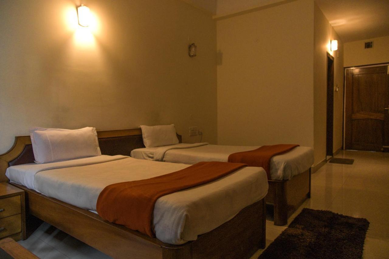 Hotel Earl Grey Джорхат Экстерьер фото