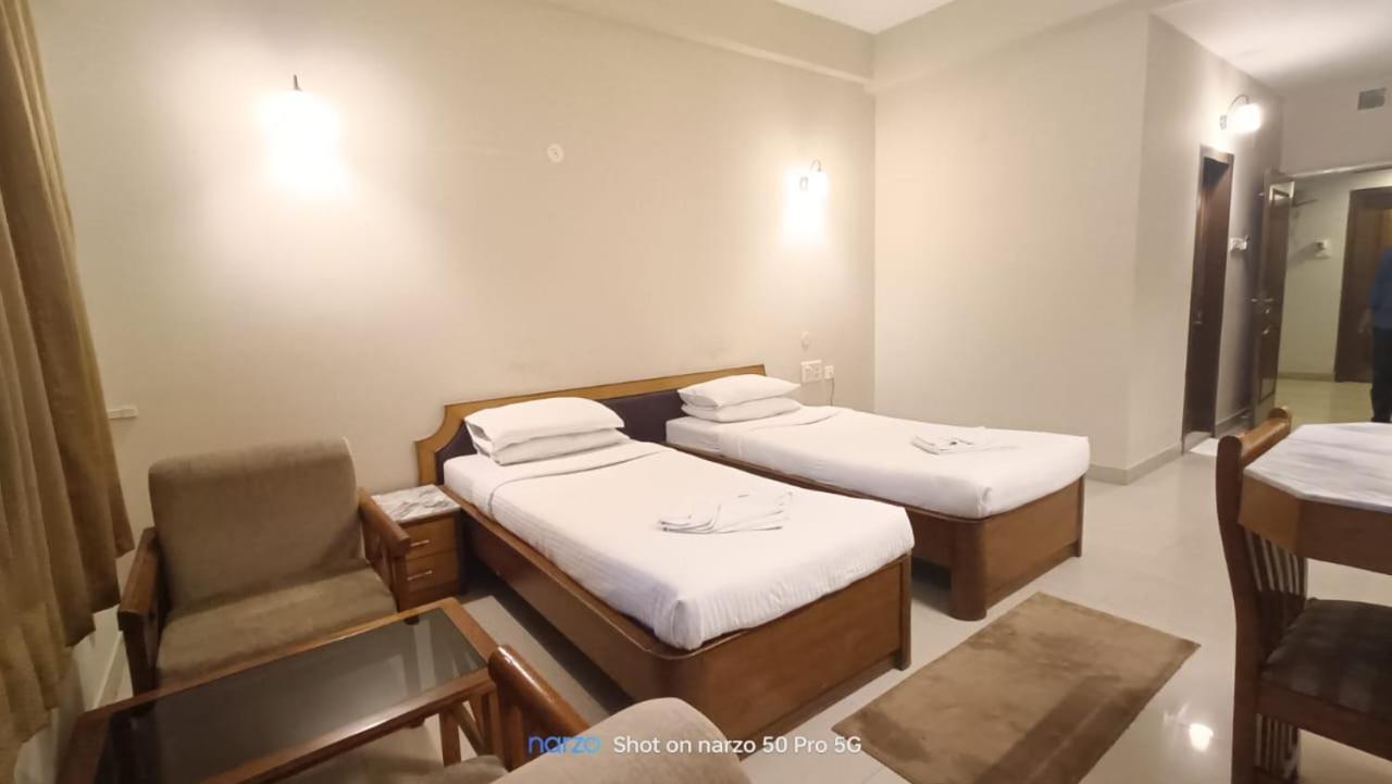 Hotel Earl Grey Джорхат Экстерьер фото