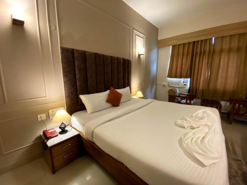 Hotel Earl Grey Джорхат Экстерьер фото